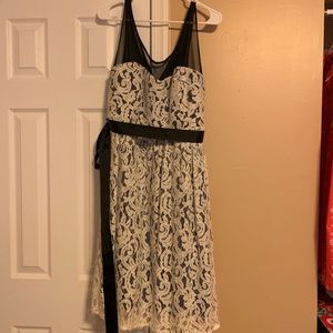 Sleeveless dress with sheer straps
